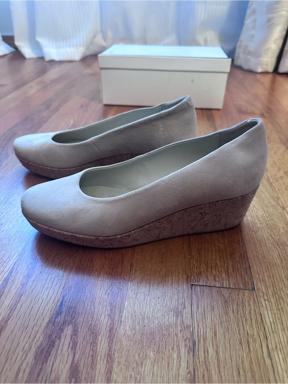 Brooks Brothers Light Grey Suede Cork Wedge Pumps Made in Spain Size 8.5